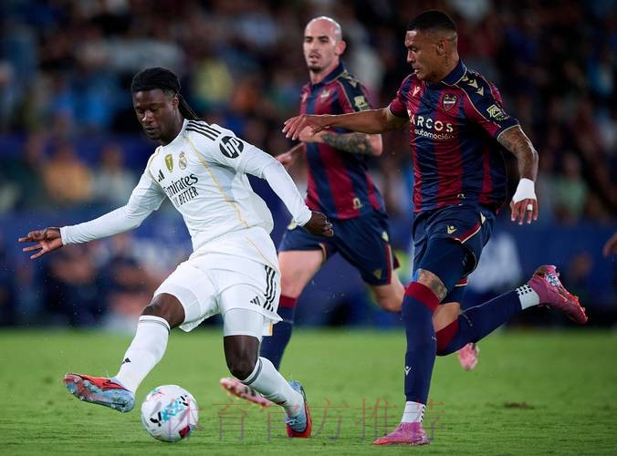 西甲-拼到最后!本泽马魔笛破门 皇马2-1黄潜拿第2 西甲-拼到最后!本泽马魔笛破门 皇马2-1黄潜拿第2