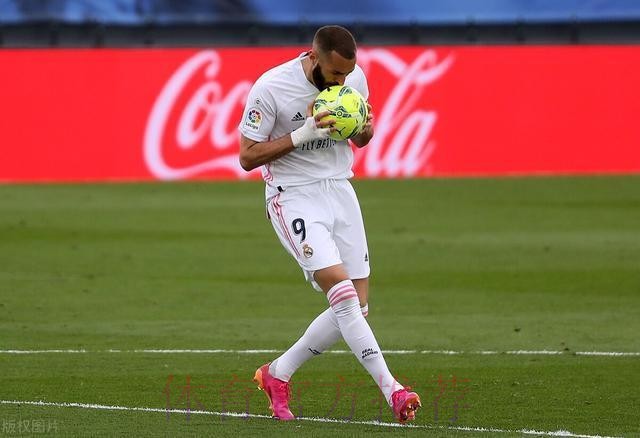 西甲-拼到最后!本泽马魔笛破门 皇马2-1黄潜拿第2 西甲-拼到最后!本泽马魔笛破门 皇马2-1黄潜拿第2